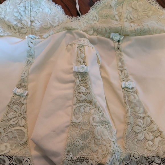 2 PC Lingerie Set, Like New, beautiful material, adjustable straps. - Picture 3 of 10